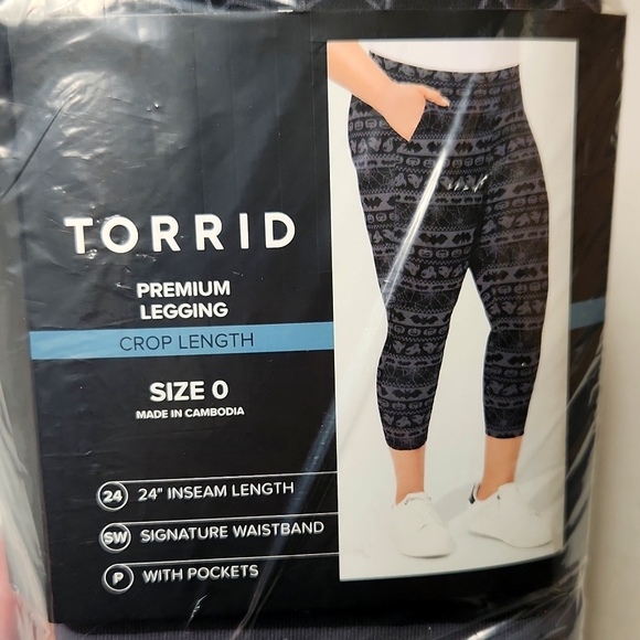 ❤️NWT VINTAGE TORRID POCKET CROP LEGGING - HALLOWEEN BATS PUMPKIN WEB PLUS SIZE - Picture 7 of 16